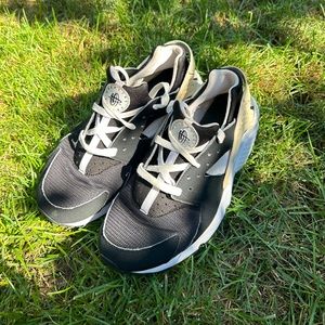 Nike Huarache size 5.5Y used